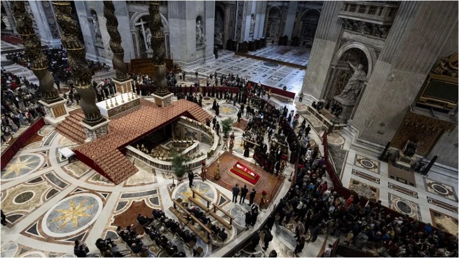 EXEQUIAS. Una marea humana se despide del papa Francisco.