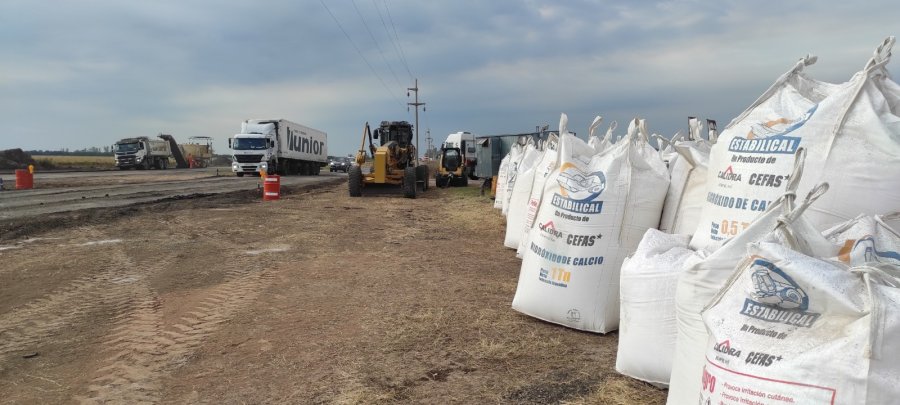 ANUNCIO. Vialidad mostró imágenes sobre movimiento de camiones y materiales para certificar la reanudación de los trabajos.