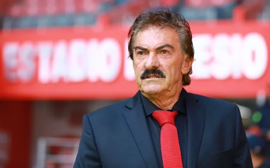 Ricardo Lavolpe se postuló para dirigir a Gimnasia y Esgrima de La Plata.