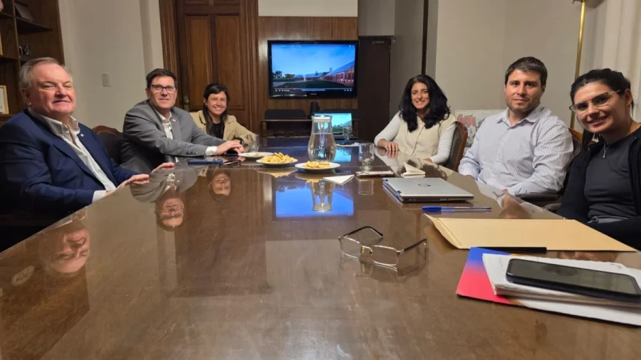 Las autoridades durante la presentación del anteproyecto.