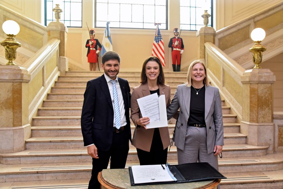 CON LA EMBAJADORA. Pullaro y Scaglia junto a Abigail Dressel antes de la recorrida por as obras que se realizan en el Complejo Penitenciario.