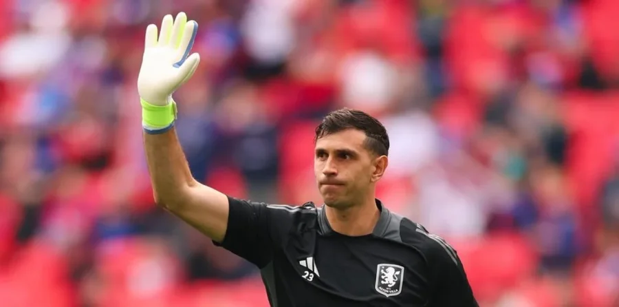 Dibu y Aston Villa, afuera de la FA Cup.