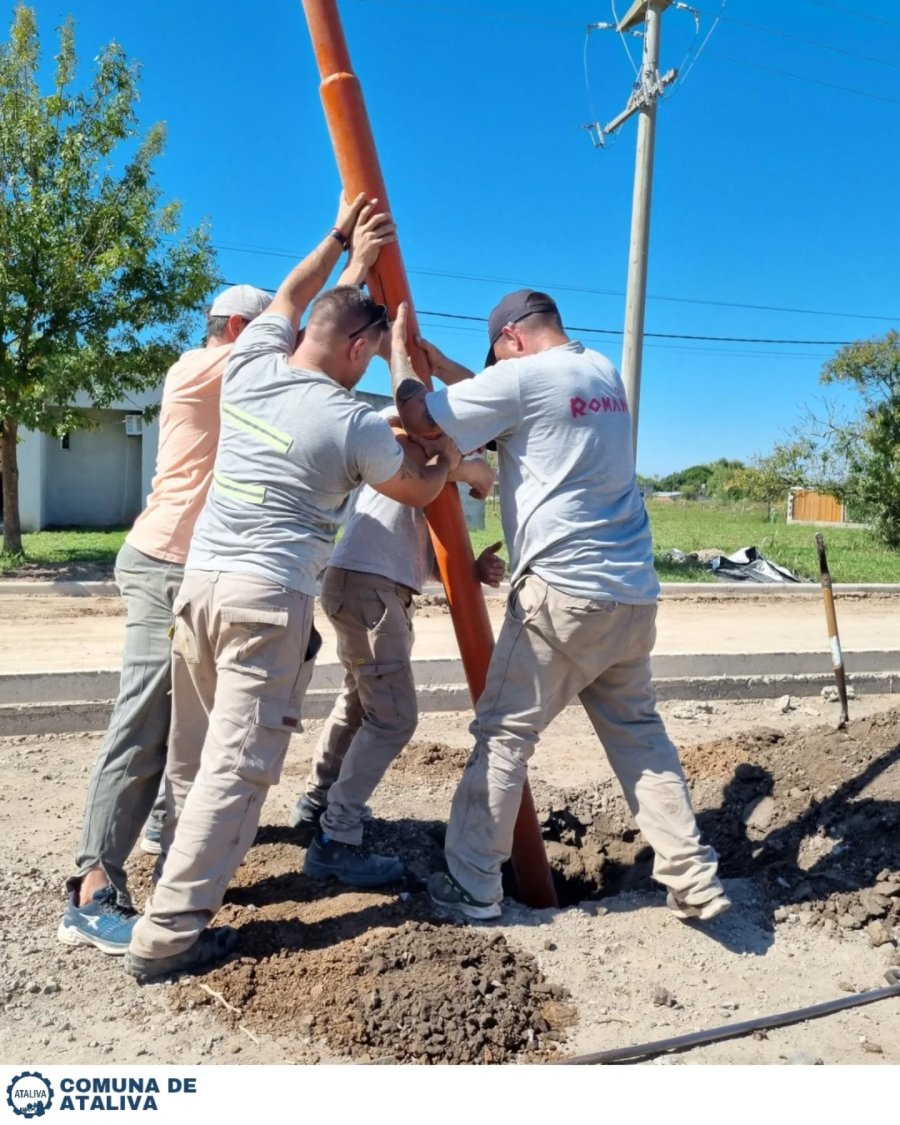 Operarios comunales en la obra.