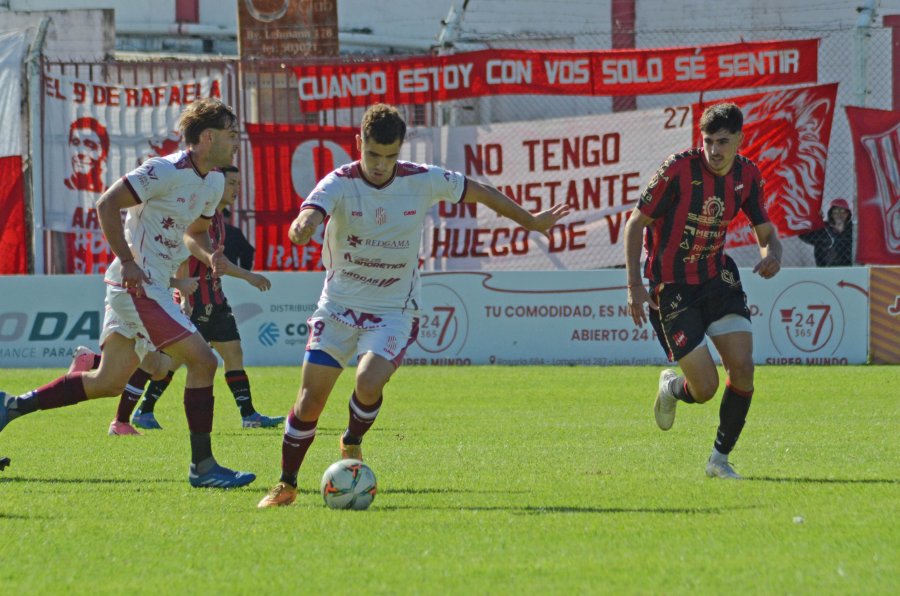 NO LEVANTA. El equipo juliense volvió a tropezar de local.