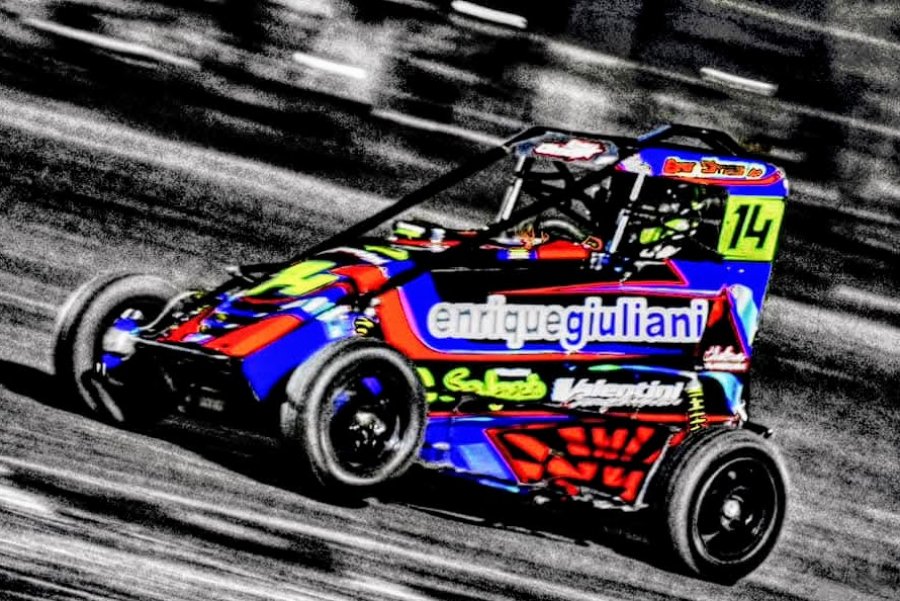 Emanuel Olmos festej&oacute; su primer triunfo en el Midgets del Litoral.