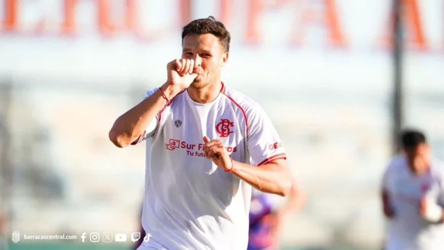 GOLEADOR. Bruera festeja el 2 a 1.