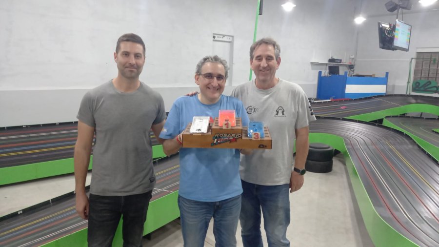 PODIO. Fernando Lo Menzo (Rosario) 2º, Pablo Zenon (Rosario) 1º y Horacio Savino (Cañada Rosquin) 3º.