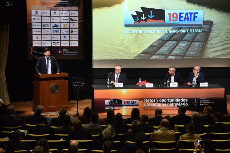 Pullaro en el XIX Encuentro Argentino de Transporte Fluvial.