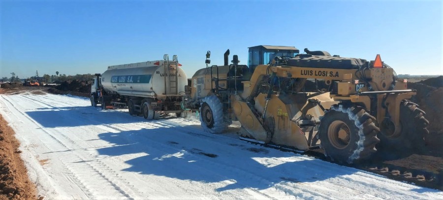 Tras la paralización de la obra hoy vuelve a notarse actividad en la vía de comunicación.