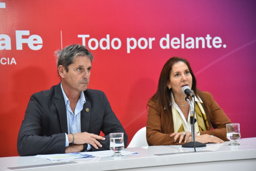 La conferencia de prensa se llevó a cabo en La Torre, sede de Gobierno en Rosario.