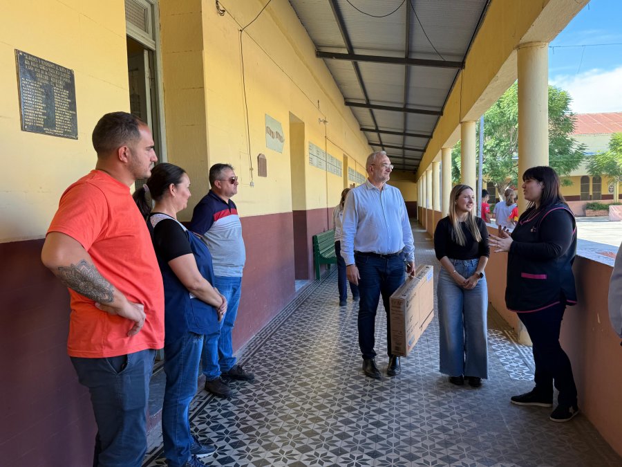 Un momento del recorrido por el establecimiento educativo.