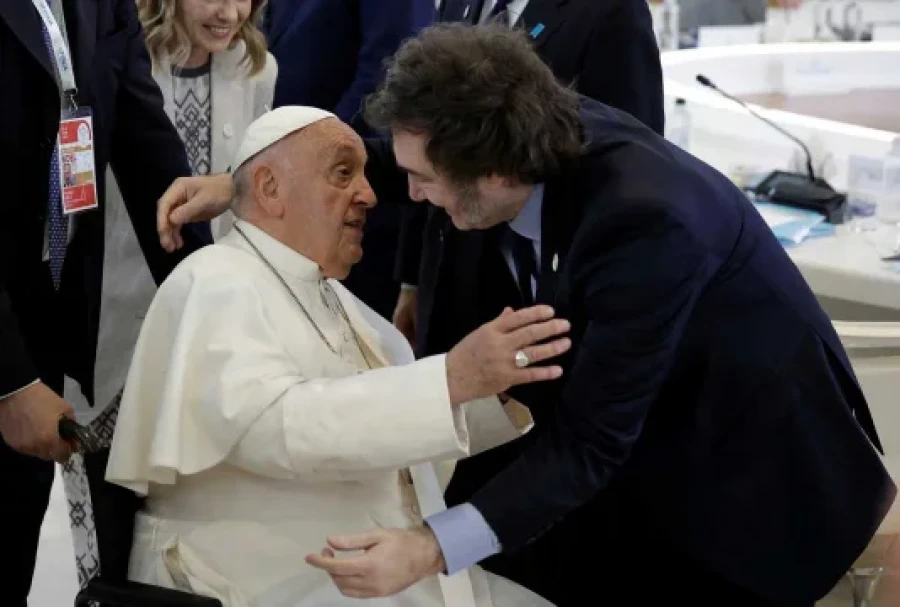 Javier Milei junto al Papa Francisco en el Vaticano.