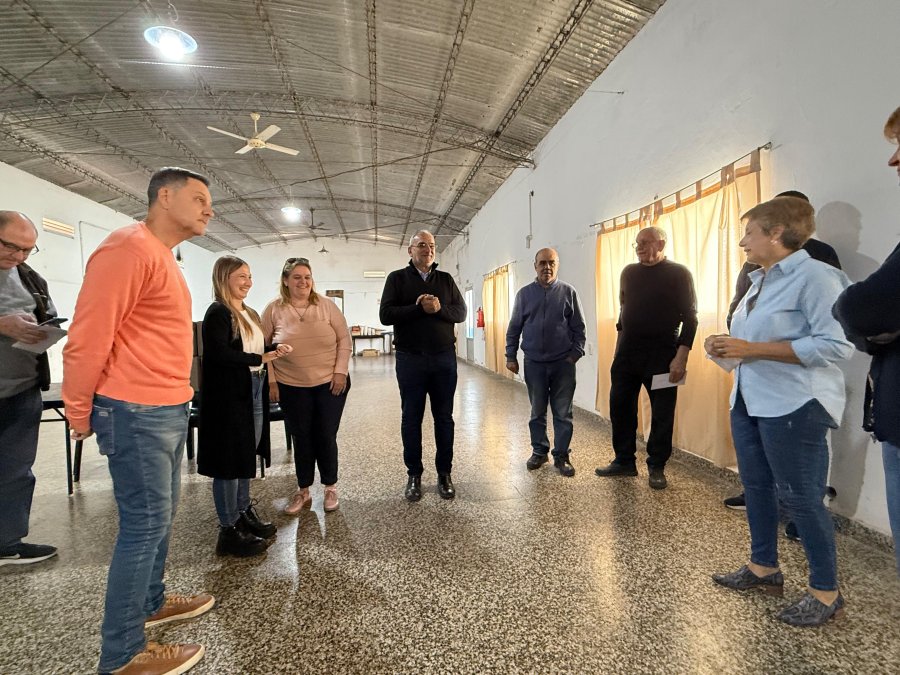 CLUB BELGRANO. La comitiva en un momento de la recorrida.