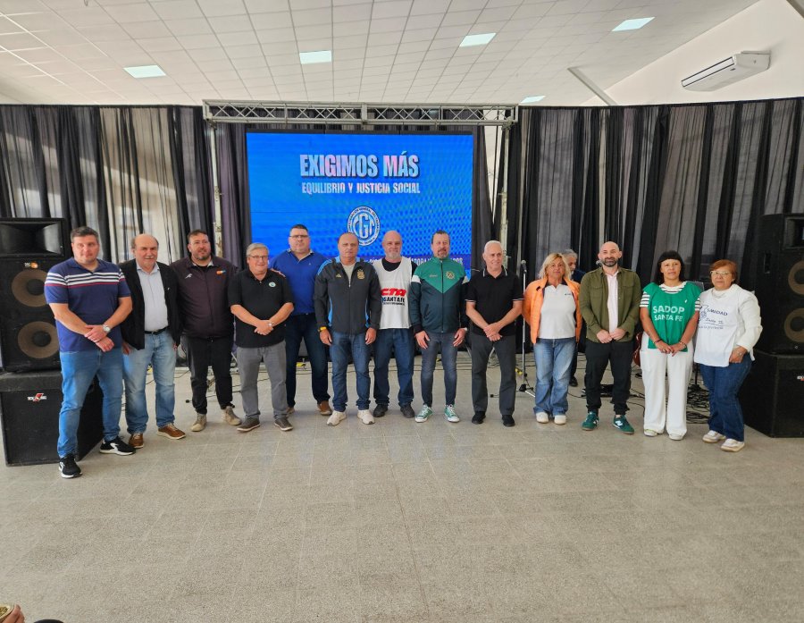 La conducción de la CGT Rafaela durante el acto por el Día del Trabajador en el campo recreativo de Luz y Fuerza.