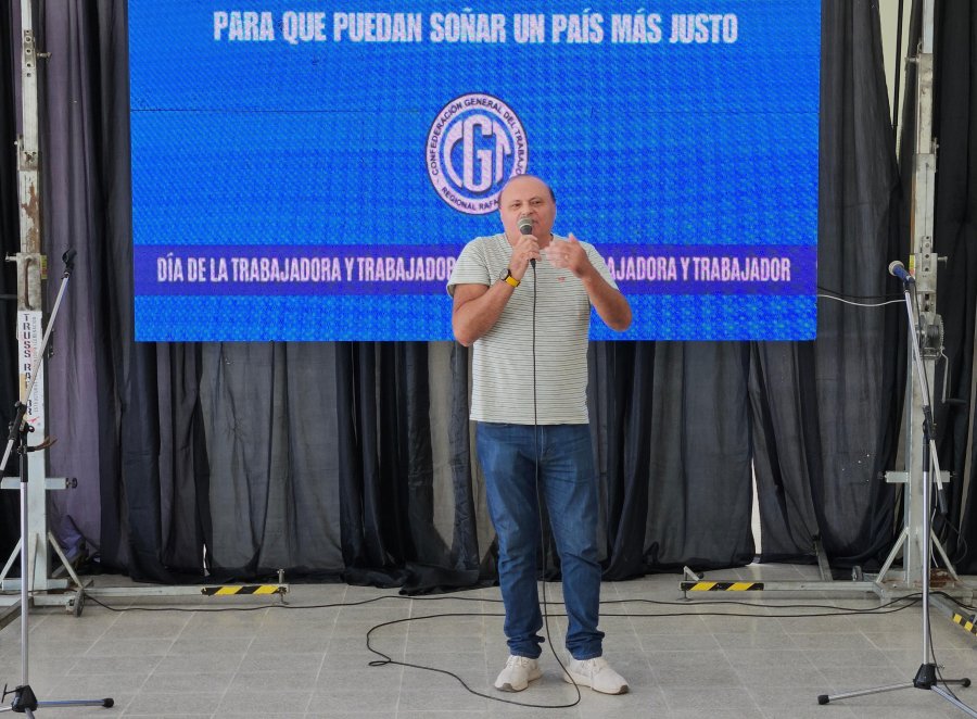 Roberto Oesquer cuestion&oacute; al Gobierno nacional por la flexibilizaci&oacute;n laboral y el ajuste contra los jubilados. (FOTO D. CAMUSSO)