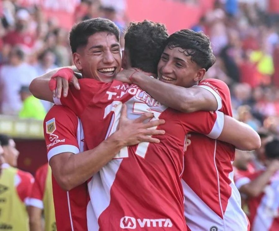 EL BICHO APLASTÓ AL PINCHA