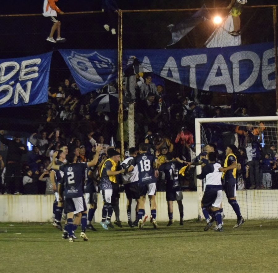 El Negro festejó en barrio Parque al ganarle a Ben Hur y trepar a la punta