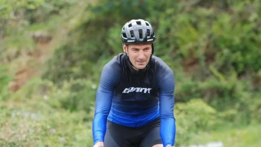 SU OTRA PASION. El campeón del mundo disfruta con la Bici.