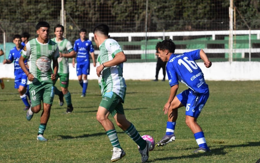 LOS PIBES DE LA CREMA JUGARON EN COLONIA CAROYA