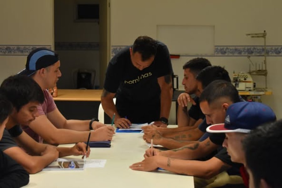 Los talleristas en plena actividad.