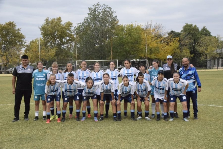 EQUIPO LIGUISTA. El domingo, Atlético debutó venciendo a Bochazo con mucha comodidad.