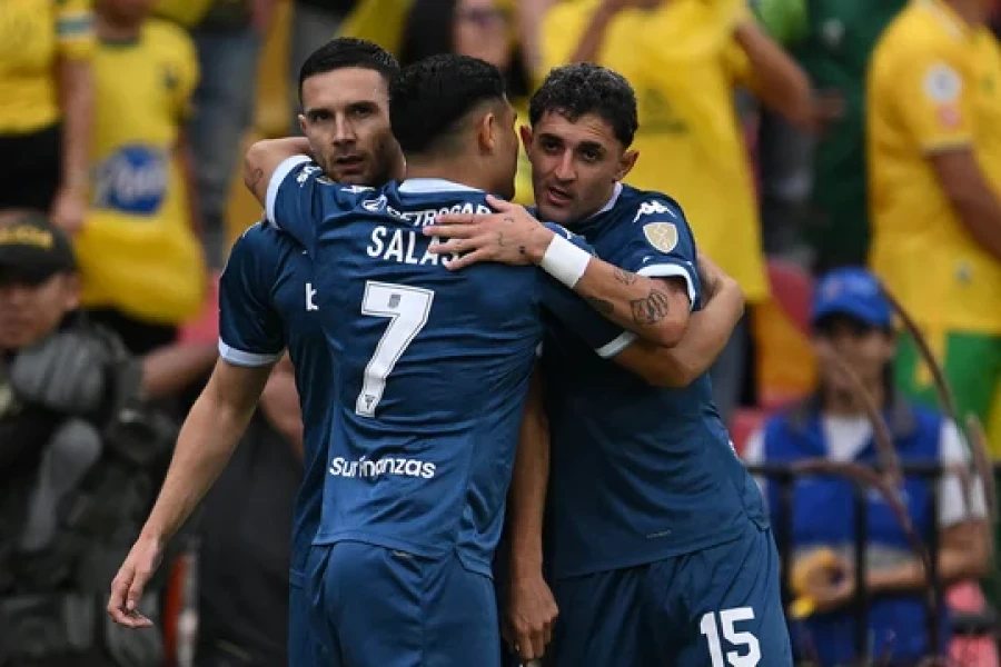 GOLEADA. Festejo del gol de Martinez.