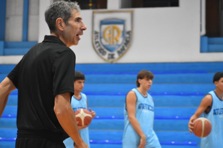 GONZALO GARCIA. Presencia de lujo en el Casar&iacute;n.