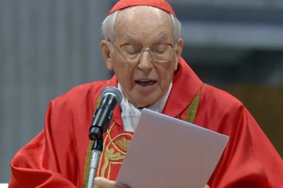 Cardenal Giovanni Battista Re durante la Homil&iacute;a de esta ma&ntilde;ana.