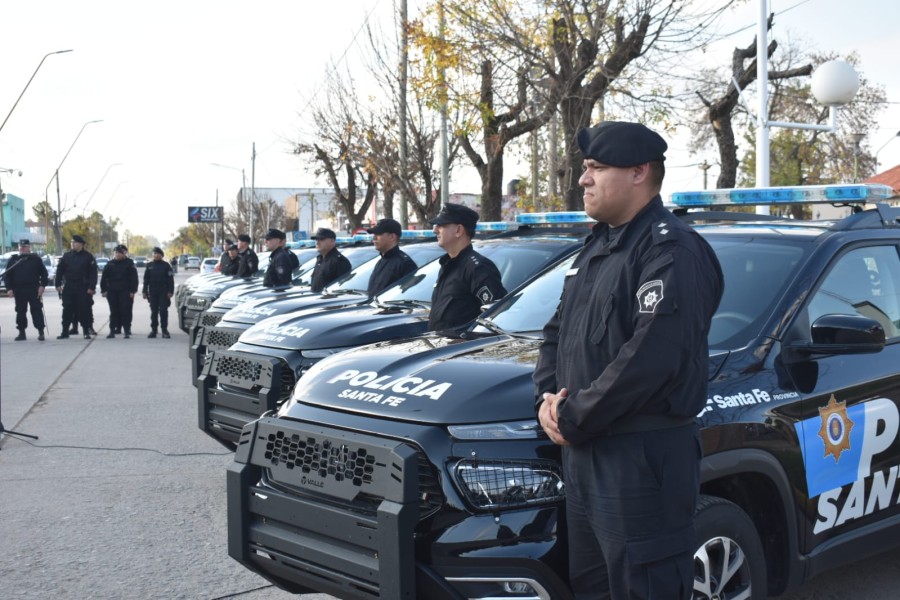 El acto de entrega fue encabezado por el ministro de Seguridad, Pablo Cococcioni.