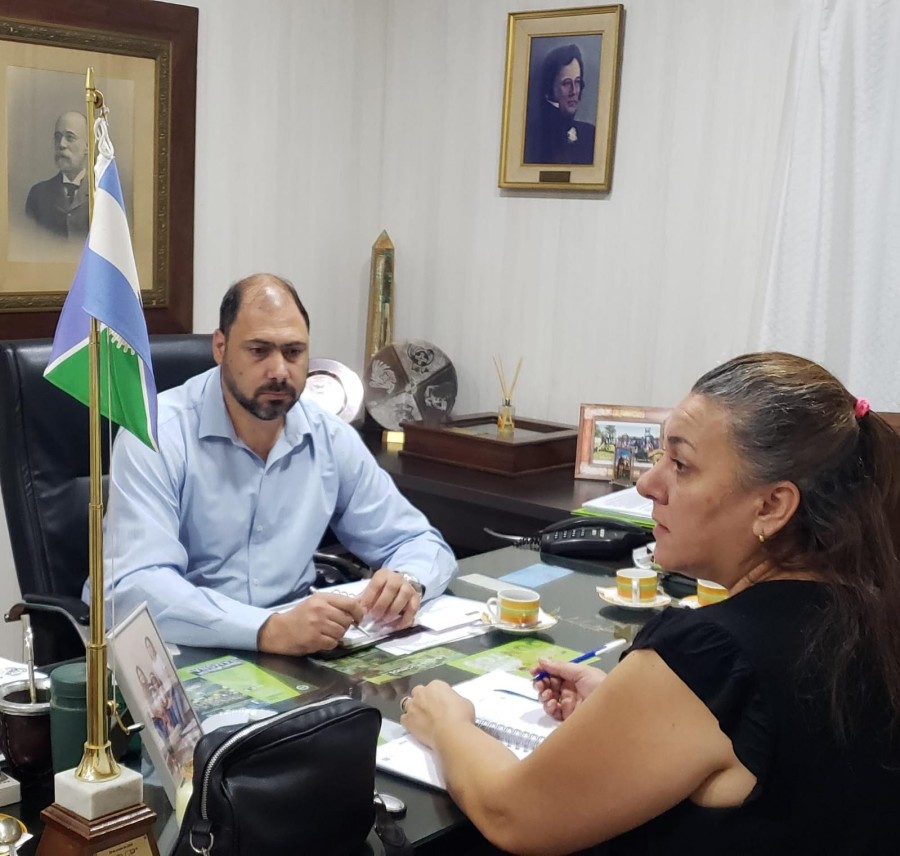 REUNIÓN. El encuentro en el que se celebró el convenio.