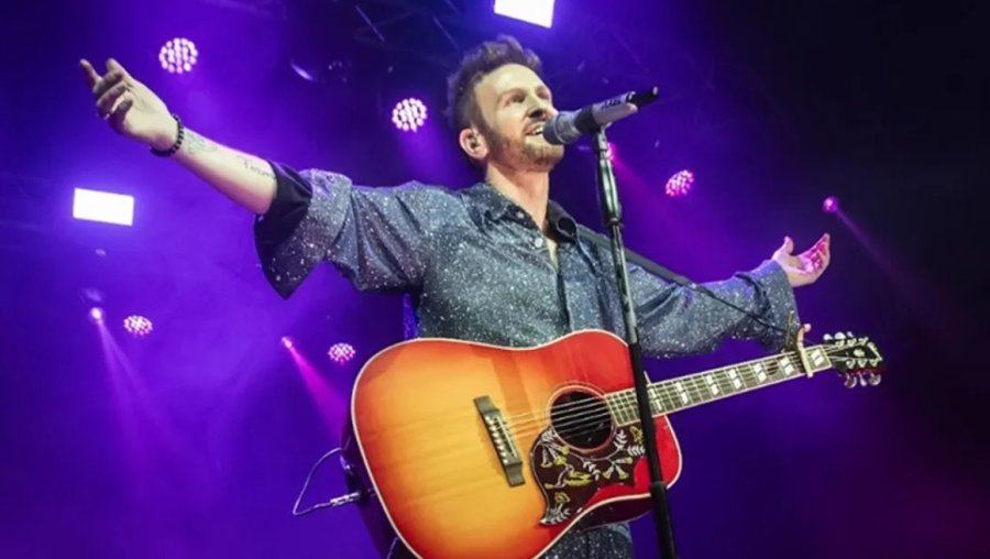 El cantante se presenta con el “25 Tour”.