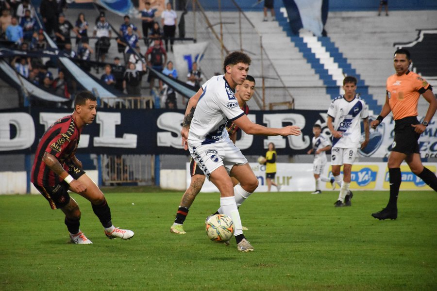 SALDO UNA MATERIA PENDIENTE. Giacone ya convirti&oacute; sus primeros goles.