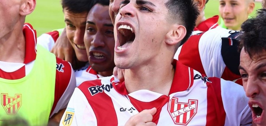 PRESENTE FELIZ. Luna encontró el despegue en la Gloria.