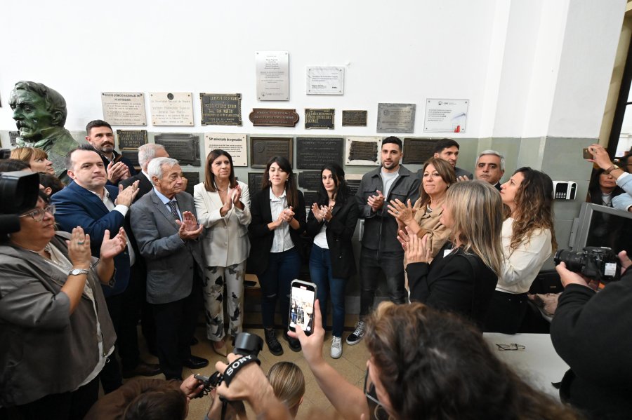 Clara García, Mónica Fein, Maximiliano Pullaro y los hijos de Miguel Lifschitz entre otros.