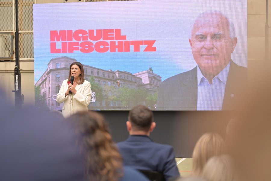 La diputada provincial Clara Garc&iacute;a al recordar a Miguel Lifschitz. (FOTO PRENSA PS)