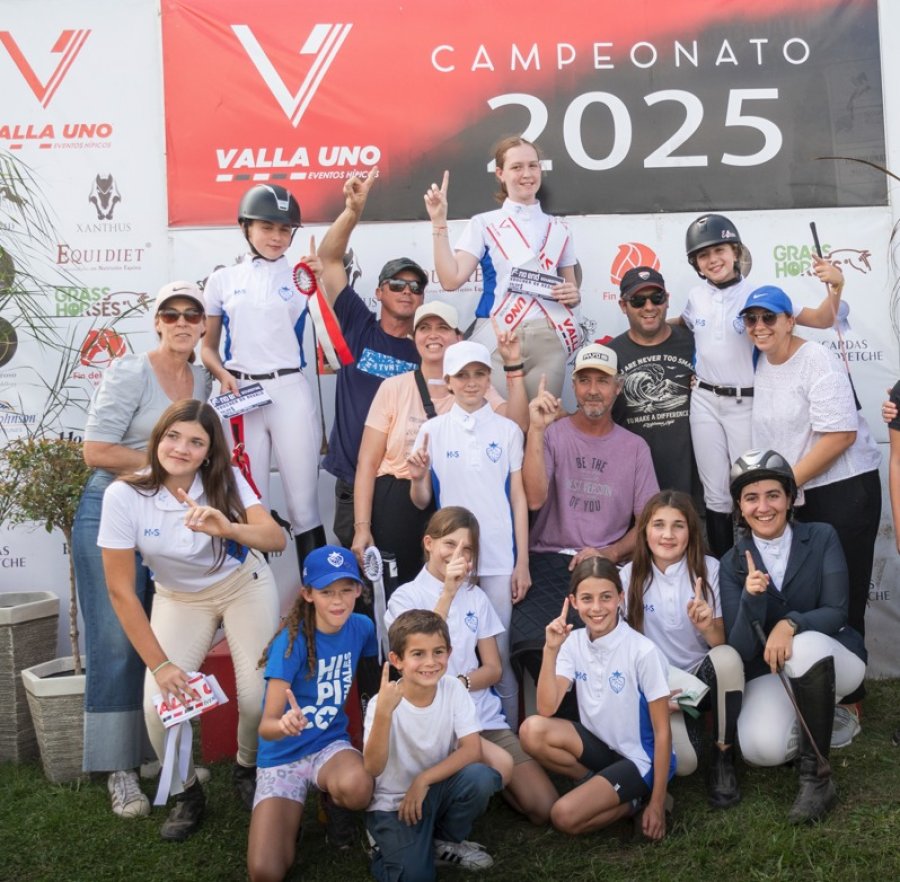 Ganadores y familias en Monte Vera.