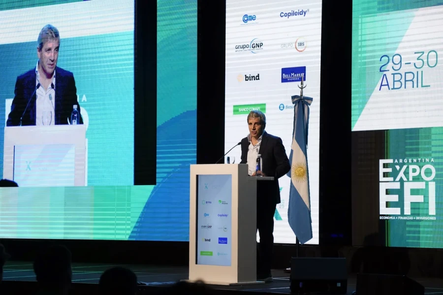 El ministro de Economía busca la remonetización.