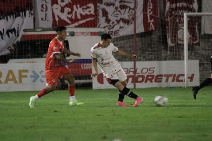 REFERENTE. Sebastián Acuña, lateral izquierdo del León.