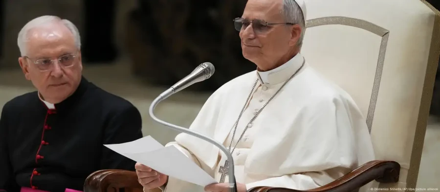 León XIV, el lunes 11 de mayo de 2025, durante su primer encuentro con la prensa tras convertirse en pontífice.
