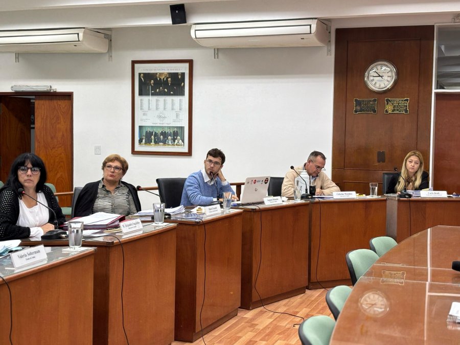 El bloque de Unidos durante la reuni&oacute;n de comisiones de este lunes por la mañana. (PRENSA CONCEJO)