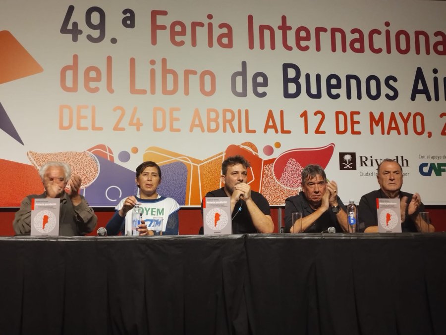 Doval al presentar "Materia pendiente" en la Feria del Libro de Buenos Aires. (PRENSA CTM)