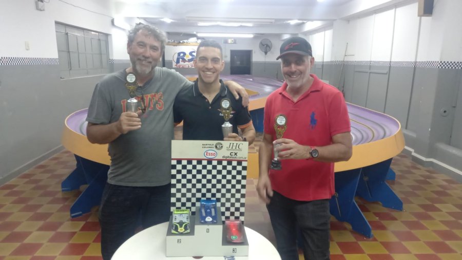 PODIO SPORT BLINDADO: José Foti (2º), Cristian Vaira (1º) y José Picotto (3º).