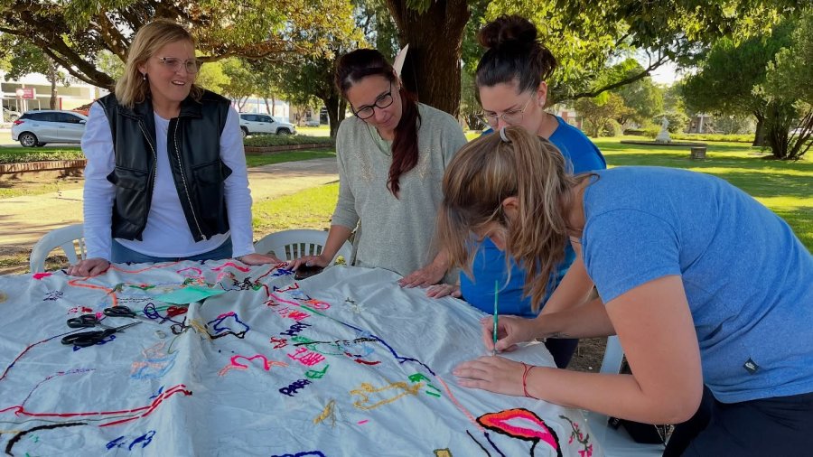 Vista parcial de la actividad en la plaza.