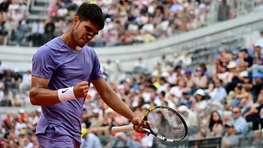 El español Alcaraz, a semis en Roma.