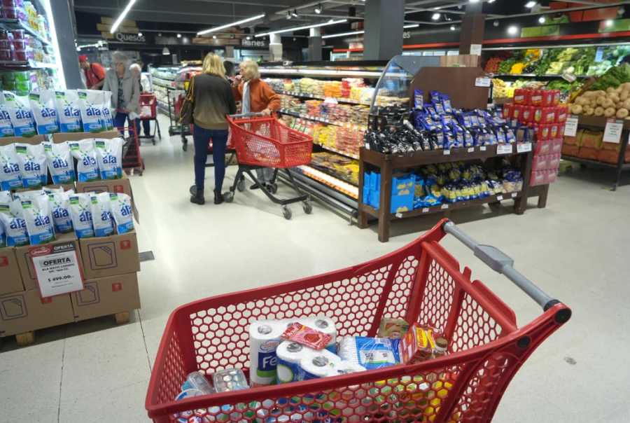 POR DEBAJO DE LO ESPERADO. El último informe del Indec reflejó el movimiento de los precios al consumidor tras el reciente ajuste cambiario y la eliminación del cepo.