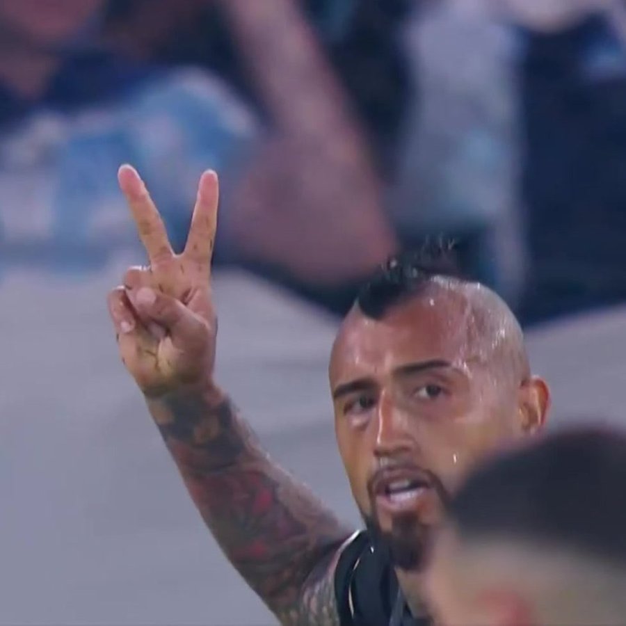 La expulsión de Artuiro Vidal en Colo Colo frente a Racing.