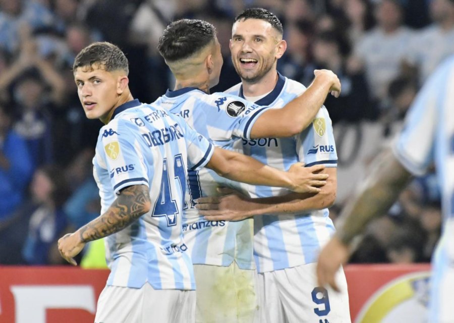 LA ACADEMIA TUVO OTRA GRAN ACTUACIÓN Y GOLEÓ A COLO COLO