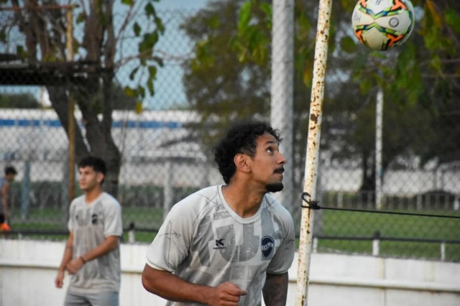 LUCIANO CURA. El marcador central del Lobo.