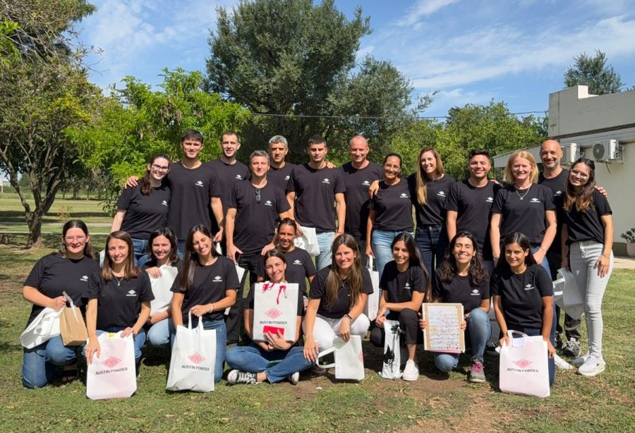 Personal de Austin Powder de la planta de Rafaela.