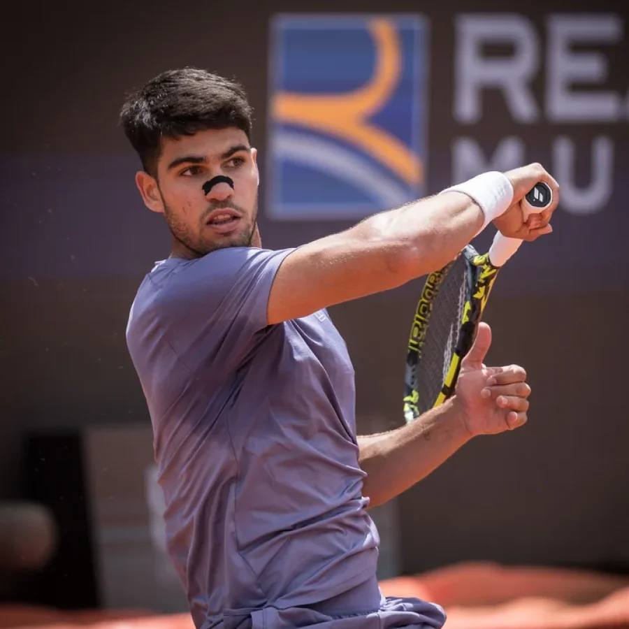 Carlos Alcaraz avanzó a la final de Roma.